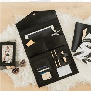 New, never been used Glass & Ladder Megan Portfolio in Cloud Grey